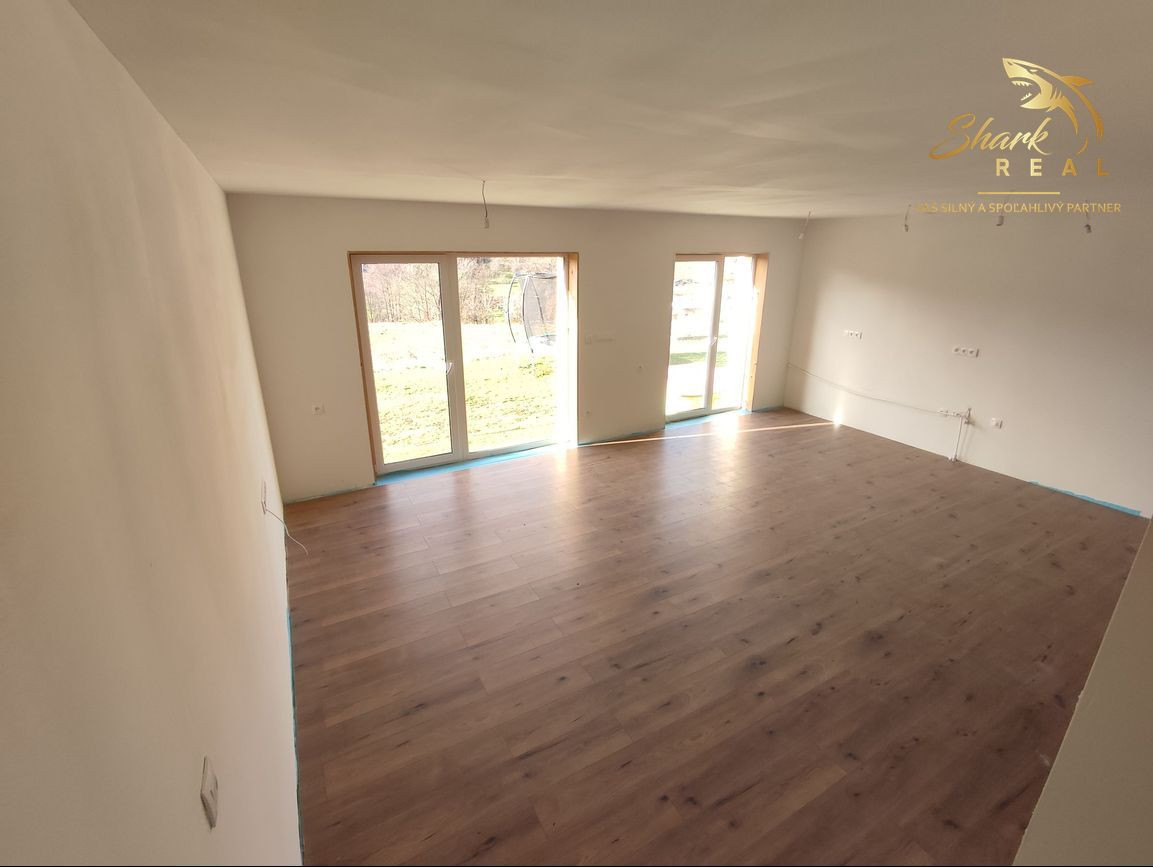 Byt v novostavbe so záhradou neďaleko tajchu Nová Baňa