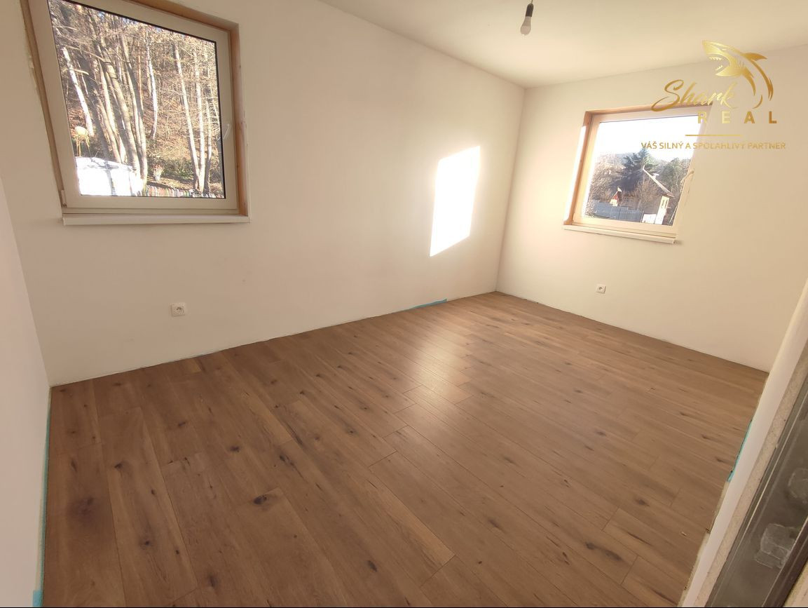 Byt v novostavbe so záhradou neďaleko tajchu Nová Baňa