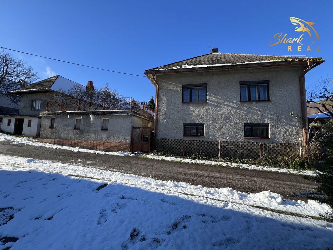 Rodinný dom s garážou a samostatnou chalupou