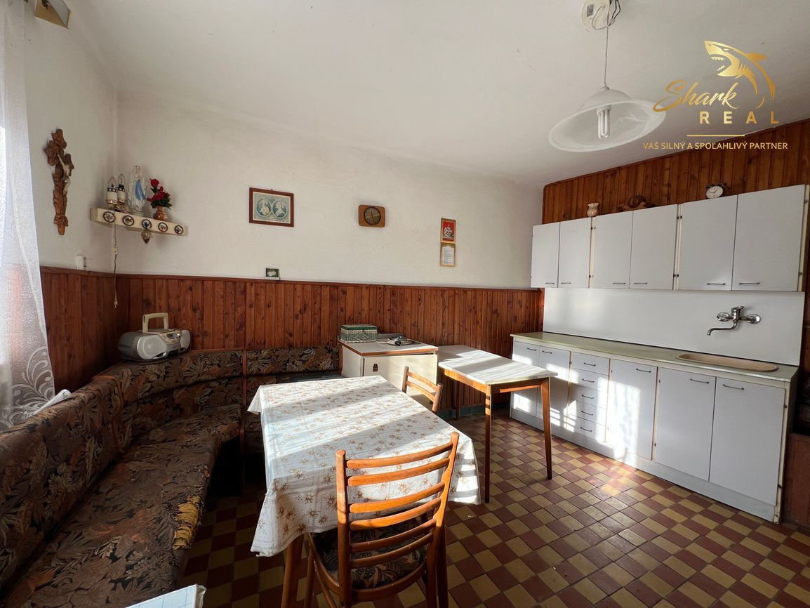 Rodinný dom s garážou a samostatnou chalupou