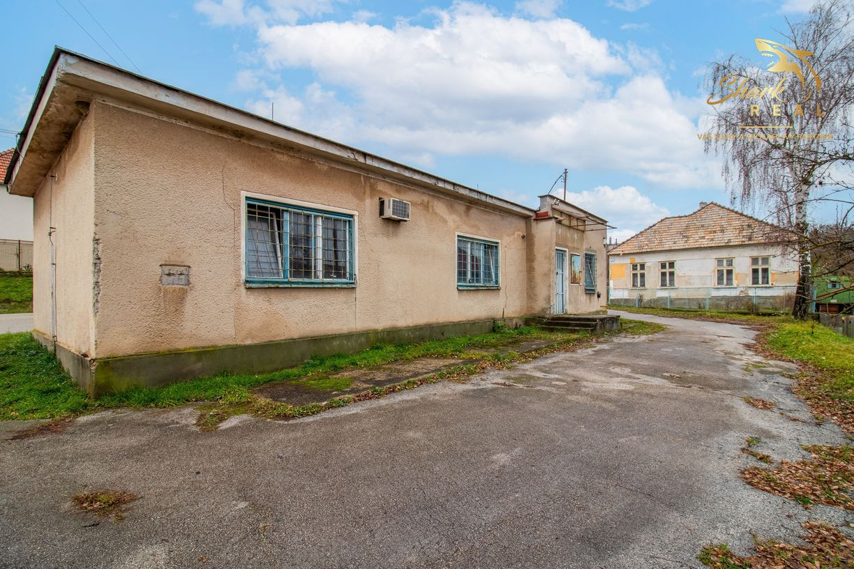 OBCHODNO - SKLADOVÝ PRIESTOR , kaviareň, potraviny alebo iné služby?