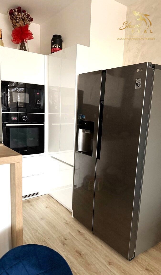 NOVOSTAVBA 2i byt Zariadený & VEĽKÁ TERASA &  Vyhradené Parkovacie miesto 