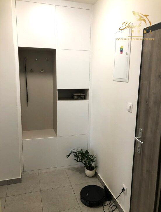 NOVOSTAVBA 2i byt Zariadený & VEĽKÁ TERASA &  Vyhradené Parkovacie miesto 