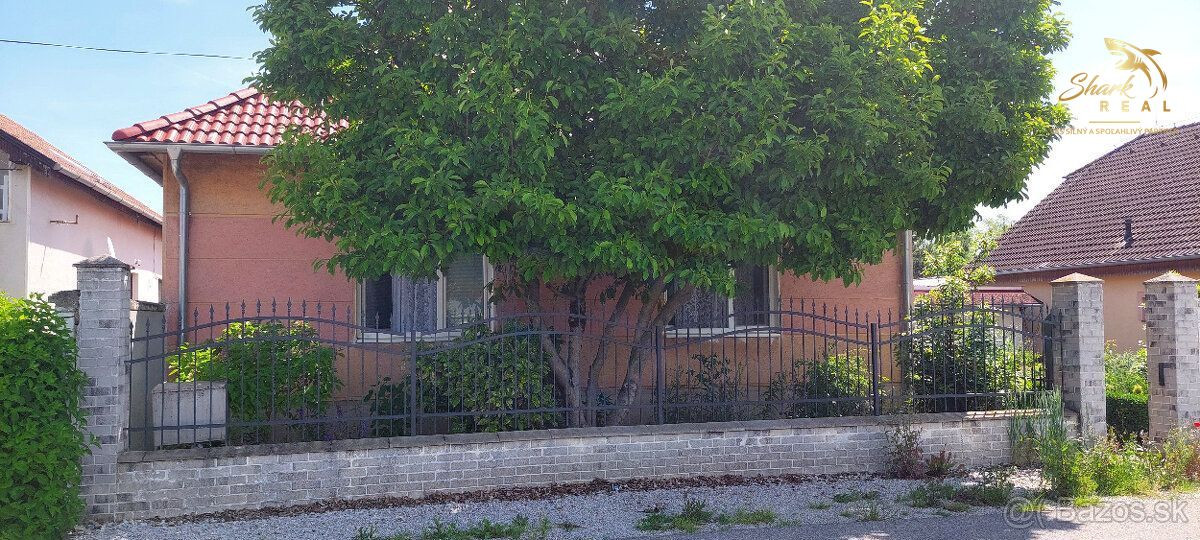 Na predaj: 3-izbový rodinný dom s veľkým pozemkom a rybníkom – len 6 km od Galanty!