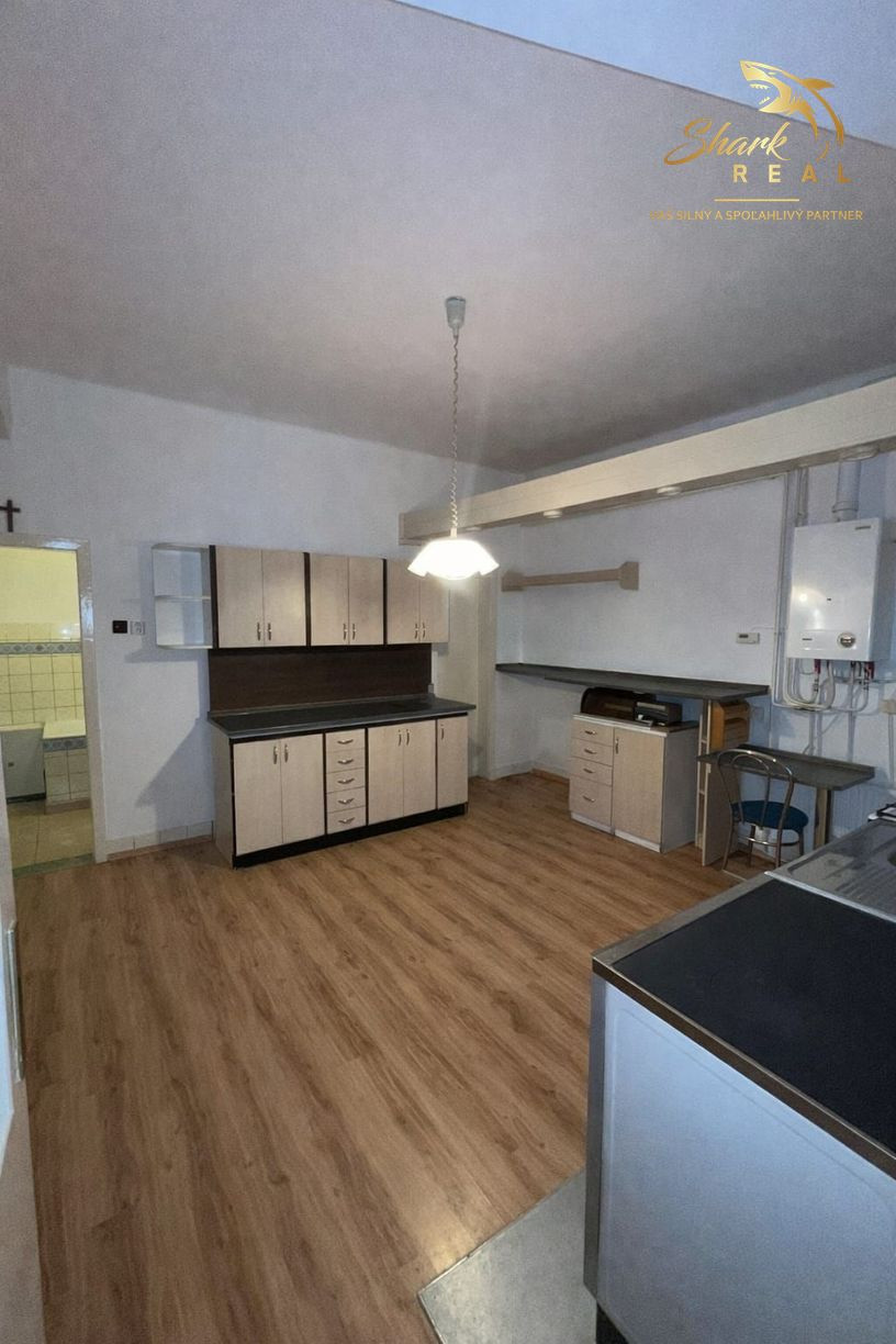 Na predaj: 3-izbový rodinný dom s veľkým pozemkom a rybníkom – len 6 km od Galanty!