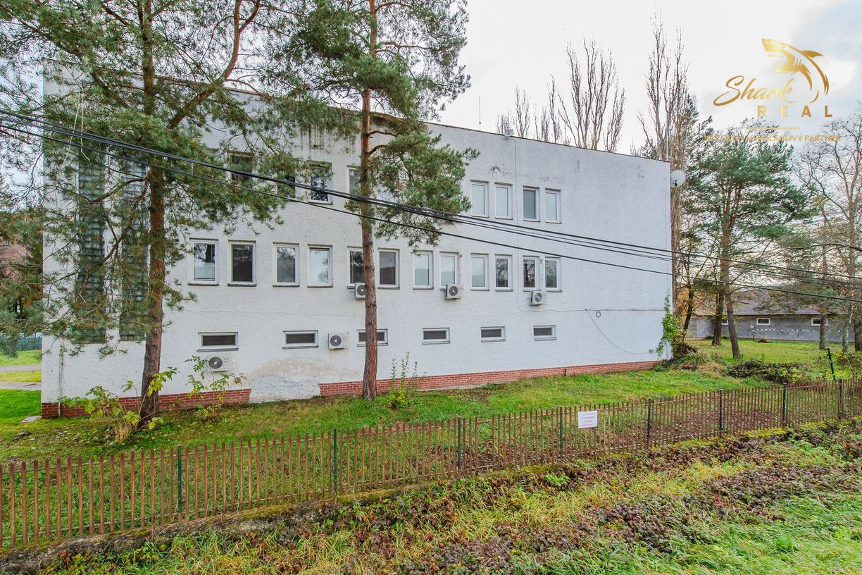  Predaj / Prenájom ubytovací objekt v obci Koškovce – 26 izieb, parkovanie, garáže 