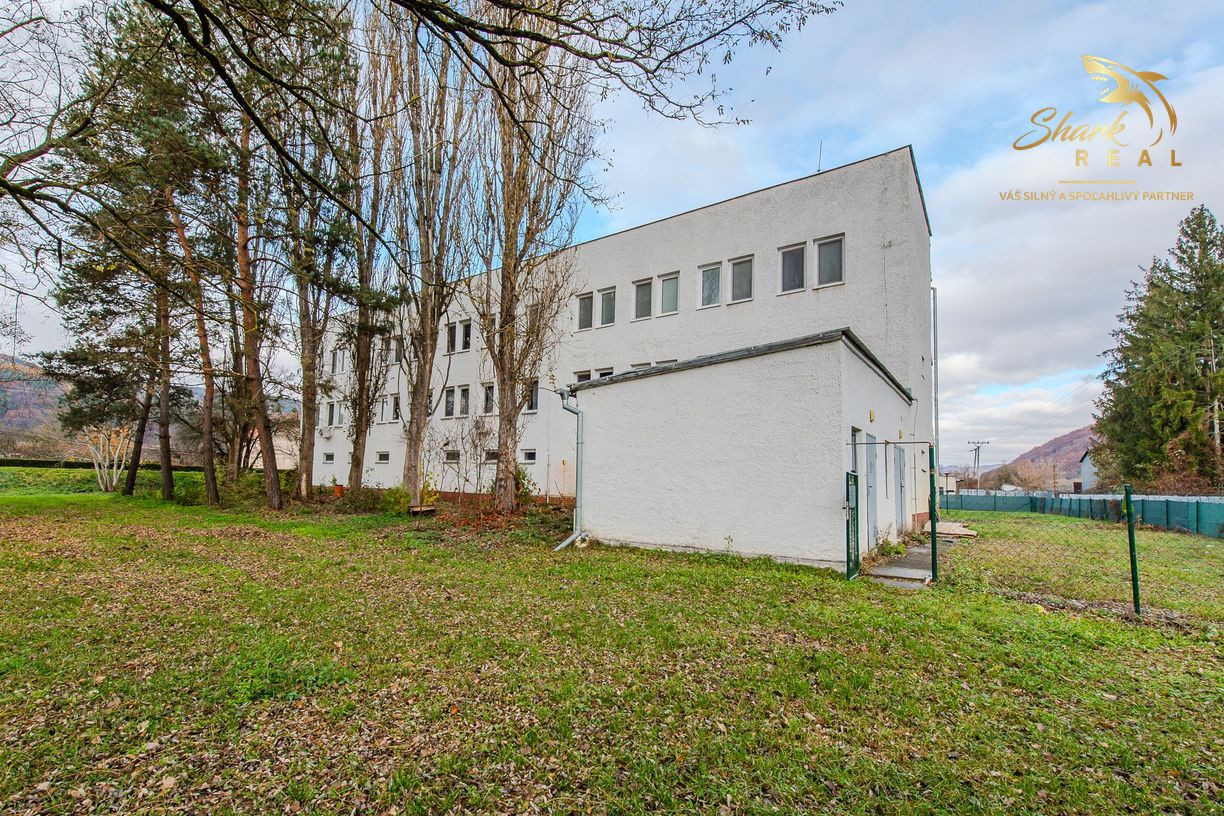  Predaj / Prenájom ubytovací objekt v obci Koškovce – 26 izieb, parkovanie, garáže 