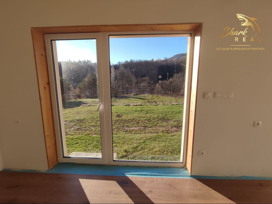 Byt v novostavbe so záhradou neďaleko tajchu Nová Baňa