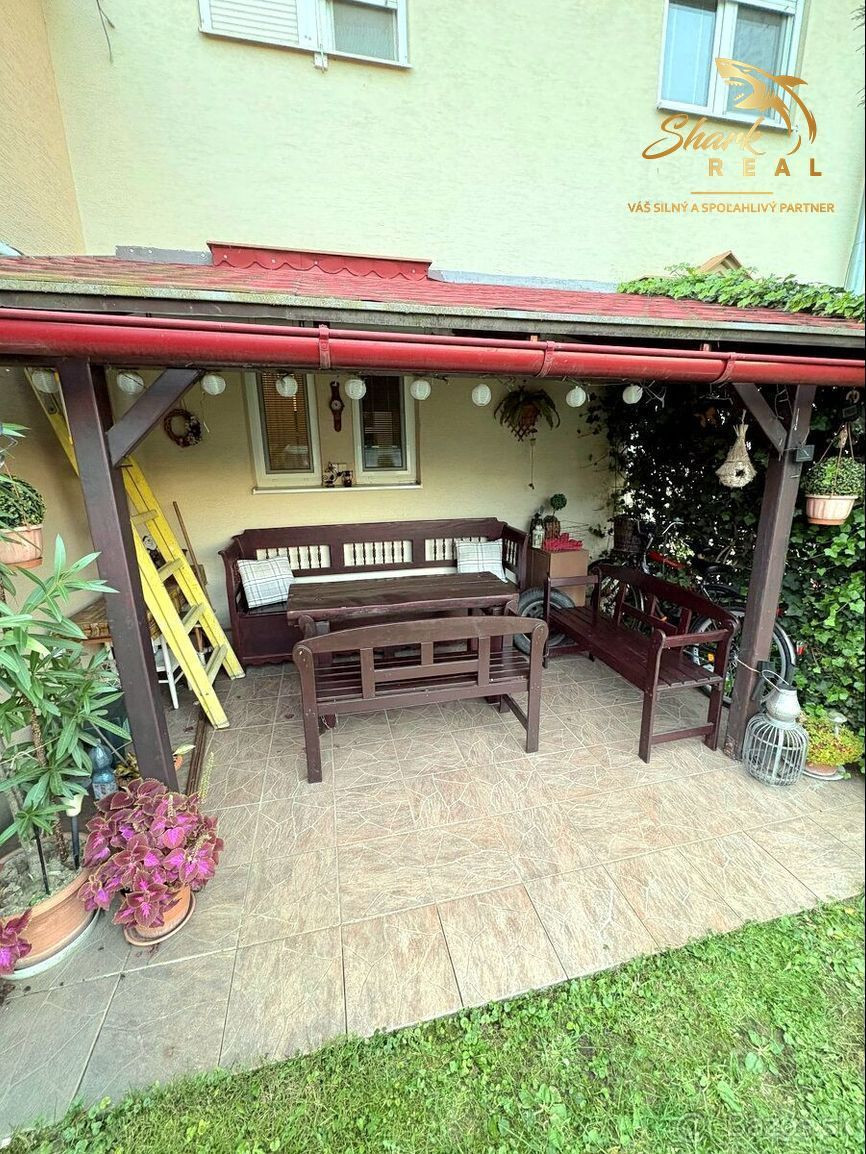 REZERVOVANÉ!! Na predaj 2- izbový byt na ulici Komenského s teraskou a záhradkou 