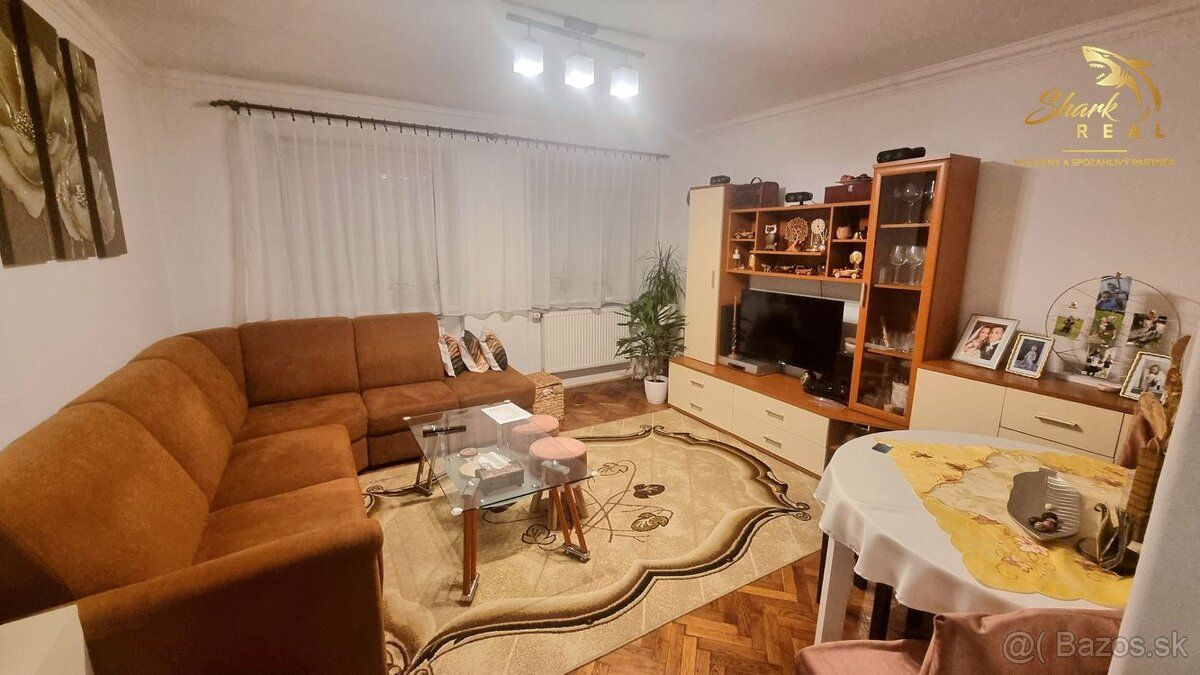 REZERVOVANÉ!! Na predaj 2- izbový byt na ulici Komenského s teraskou a záhradkou 