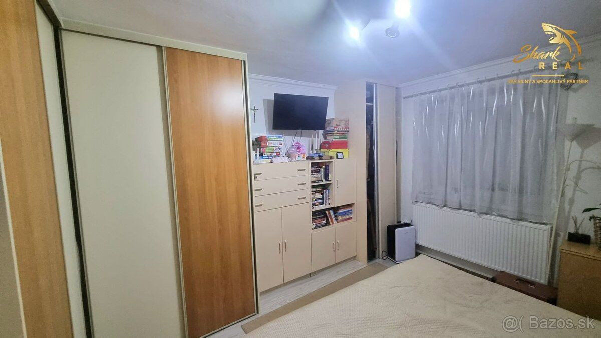 REZERVOVANÉ!! Na predaj 2- izbový byt na ulici Komenského s teraskou a záhradkou 