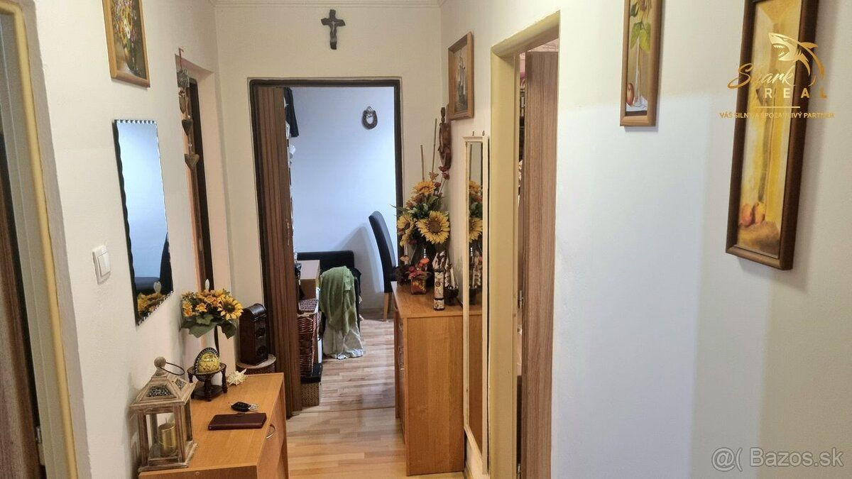 REZERVOVANÉ!! Na predaj 2- izbový byt na ulici Komenského s teraskou a záhradkou 