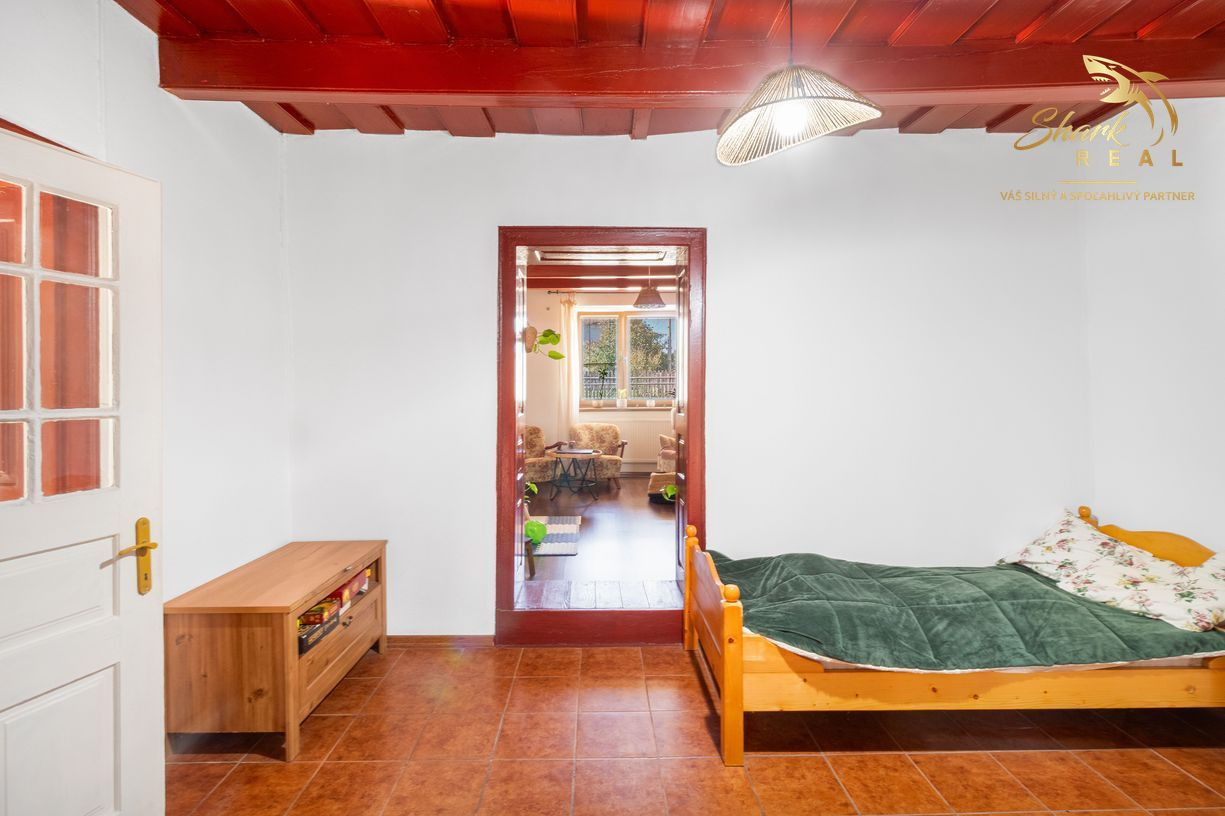 SUPER  CENA! Príjemný 3-izbový dom s veľkým pozemkom 