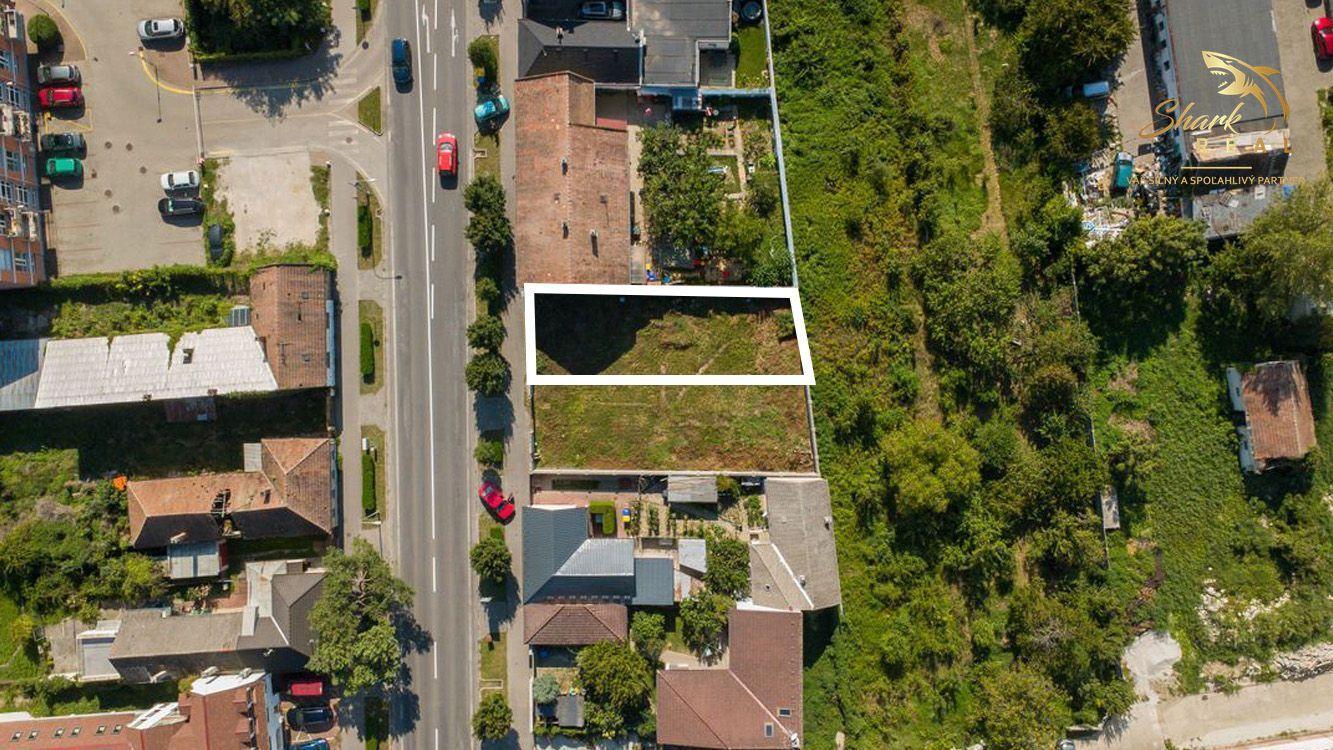 Atraktívny stavebný pozemok pri hlavnej ceste v Piešťanoch