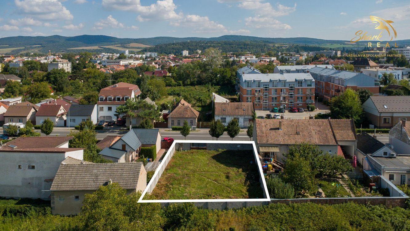 Atraktívny stavebný pozemok pri hlavnej ceste v Piešťanoch