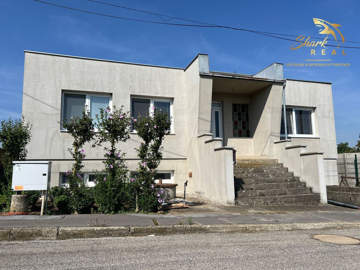 ZNÍŽENÁ CENA - Presvetlený 4 izbový rodinný dom s garážou