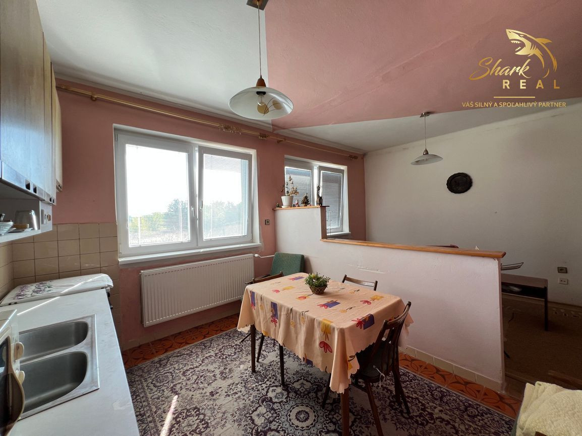 ZNÍŽENÁ CENA - Presvetlený 4 izbový rodinný dom s garážou