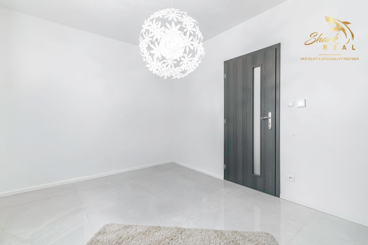 Exkluzívna Novostavba s Pozemkom v Obci Veselé