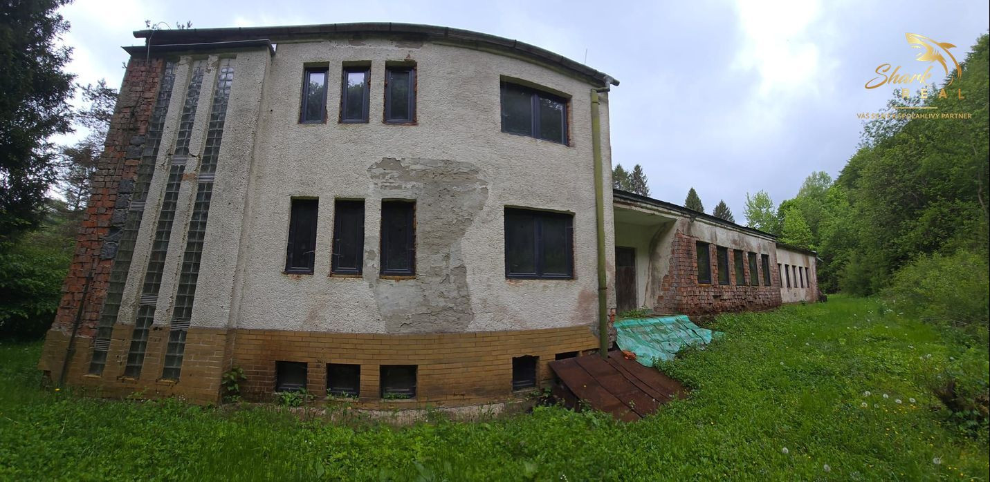 Priestranná budova s bývaním