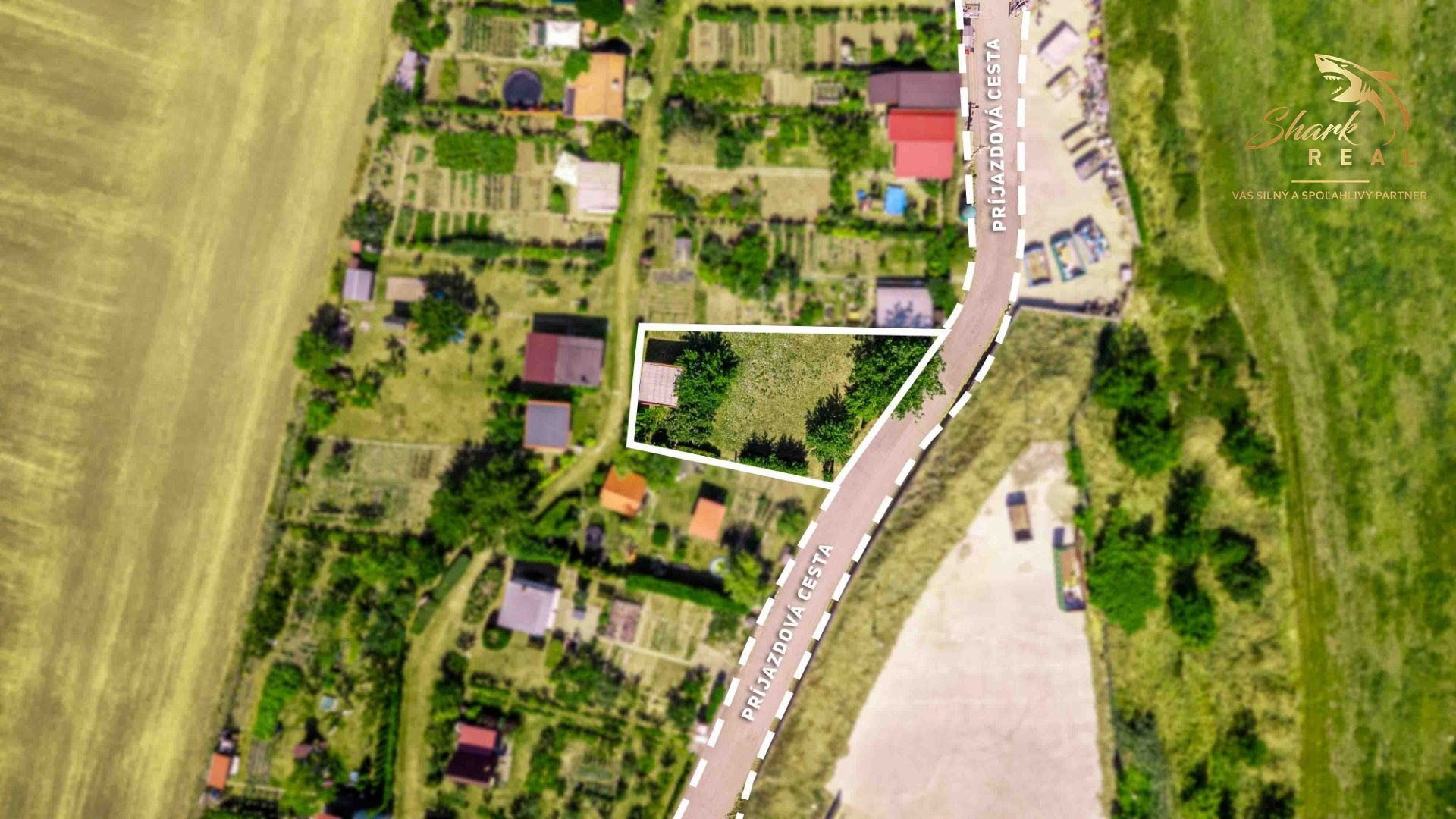 ZNÍŽENÁ CENA - EXKLUZÍVNE: Na predaj záhrada s chatkou – na skok od Trnavy!