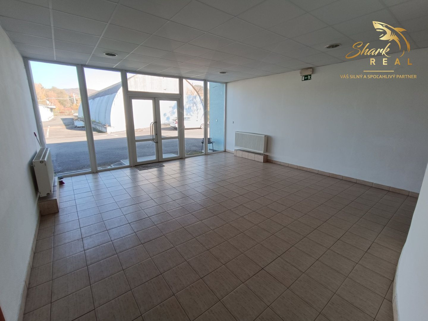 Administratívno-apartmánová budova