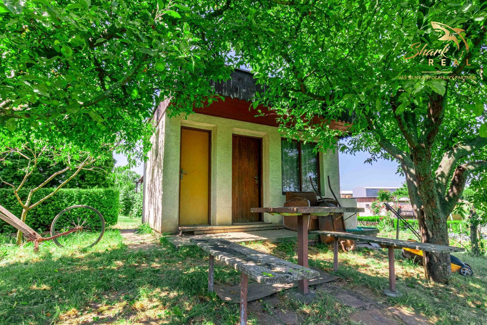 ZNÍŽENÁ CENA - EXKLUZÍVNE: Záhrada s murovanou chatkou – Špačince, Dolný mlyn – len 5 minút od Trnavy!