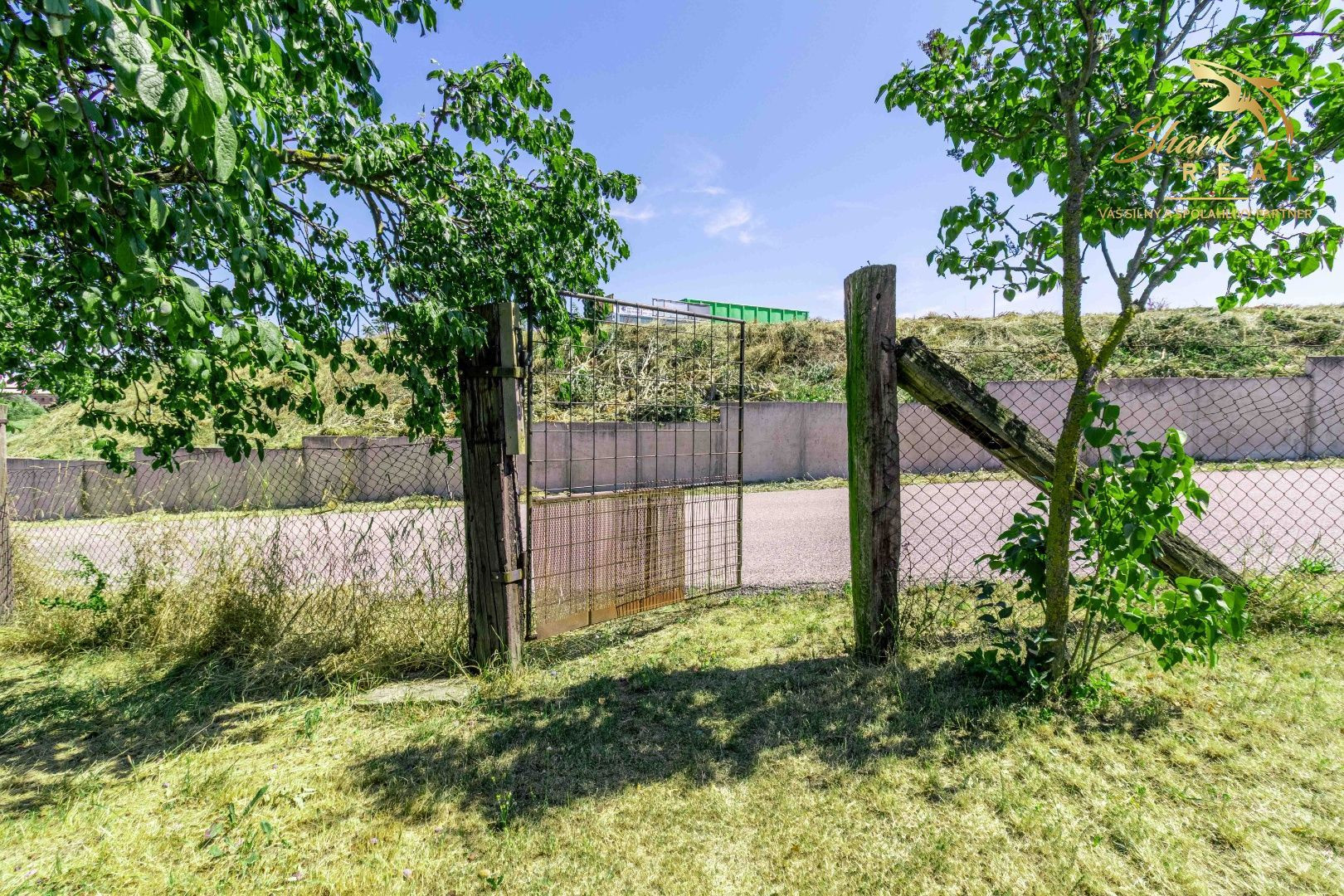 ZNÍŽENÁ CENA - EXKLUZÍVNE: Záhrada s murovanou chatkou – Špačince, Dolný mlyn – len 5 minút od Trnavy!