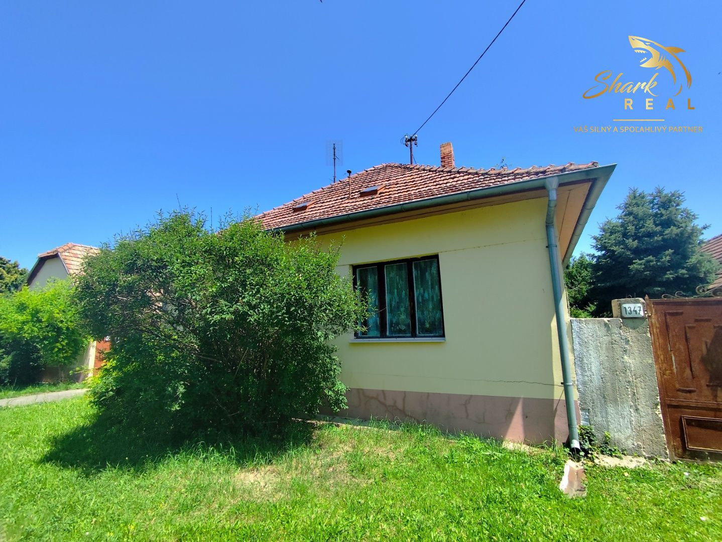 Ponúkam na predaj krásny pozemok vo výbornej lokalite.