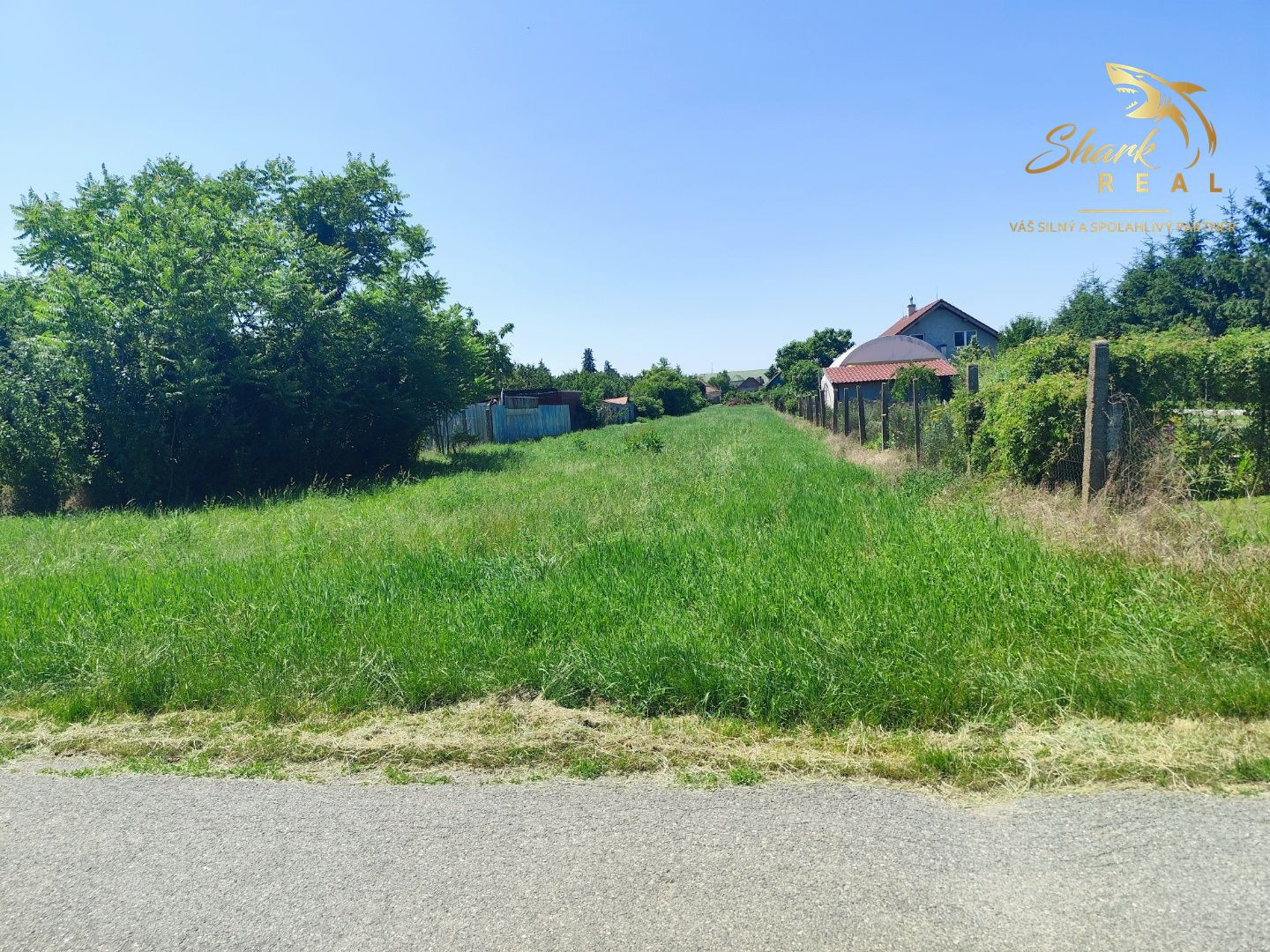 Ponúkam na predaj krásny pozemok vo výbornej lokalite.