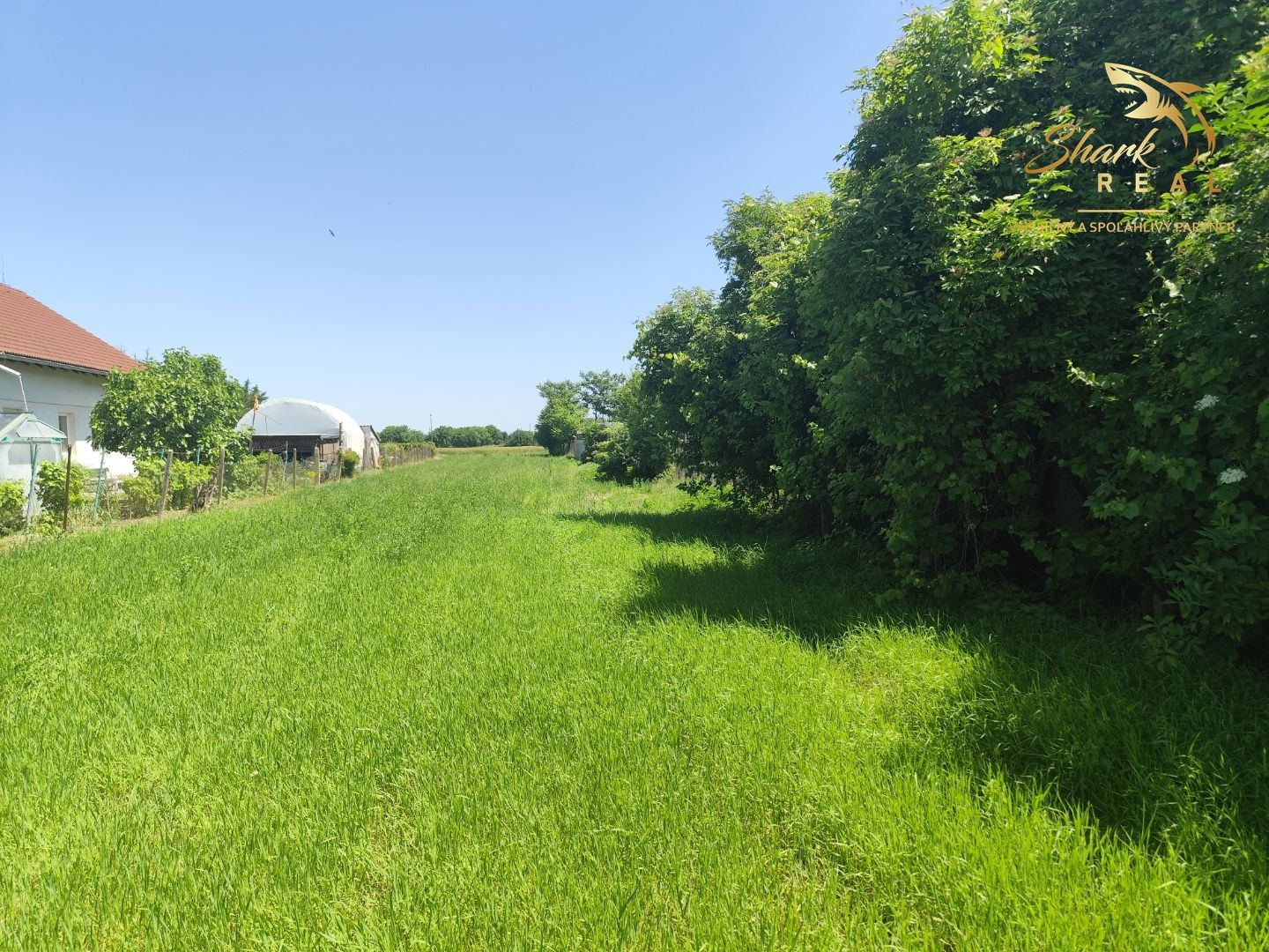 Ponúkam na predaj krásny pozemok vo výbornej lokalite.