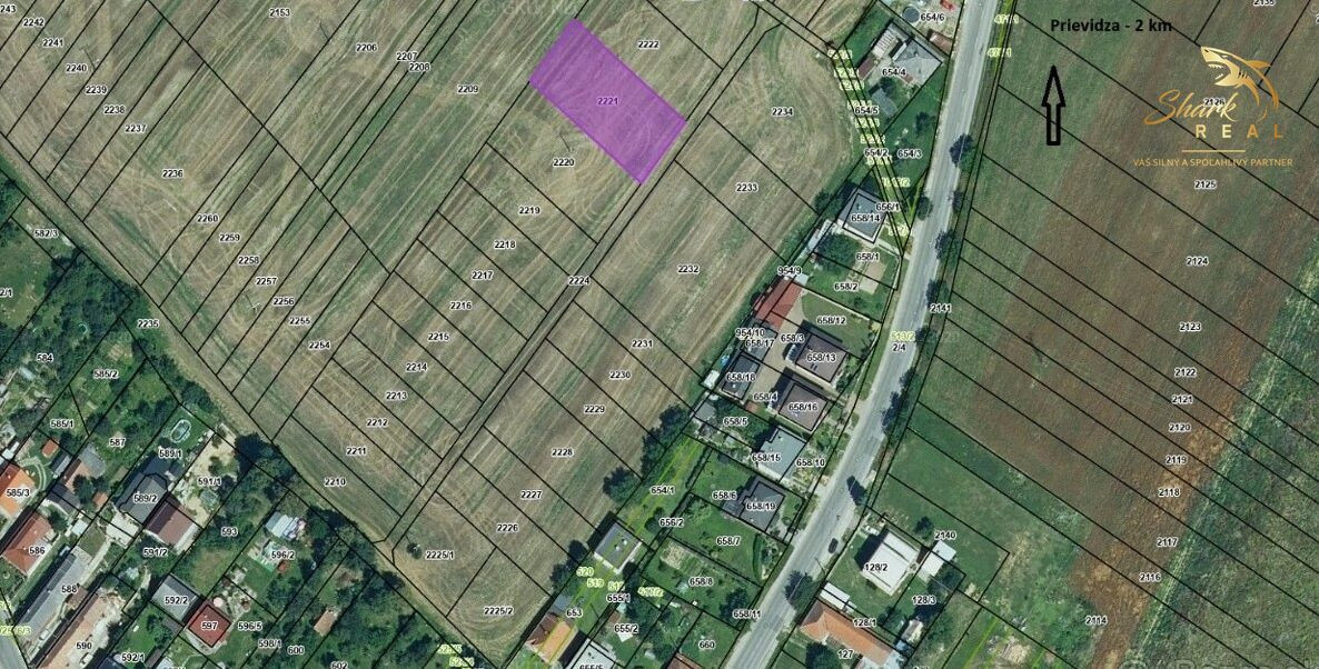 KRÁSNY POZEMOK S VÝHĽADOM NA BOJNICKÝ ZÁMOK