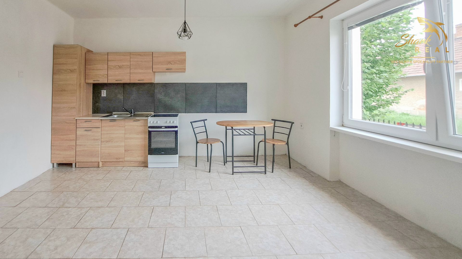 ZNÍŽENÁ CENA! Priestranný rodinný dom, vhodný aj ako INVESTÍCIA na prenájom