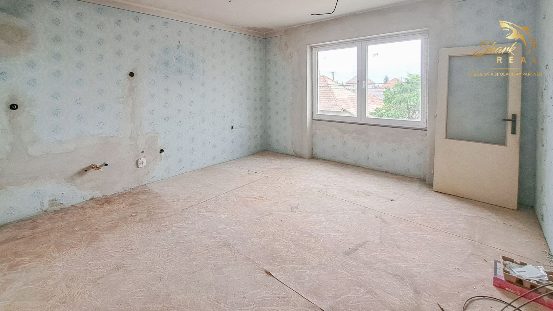 ZNÍŽENÁ CENA! Priestranný rodinný dom, vhodný aj ako INVESTÍCIA na prenájom