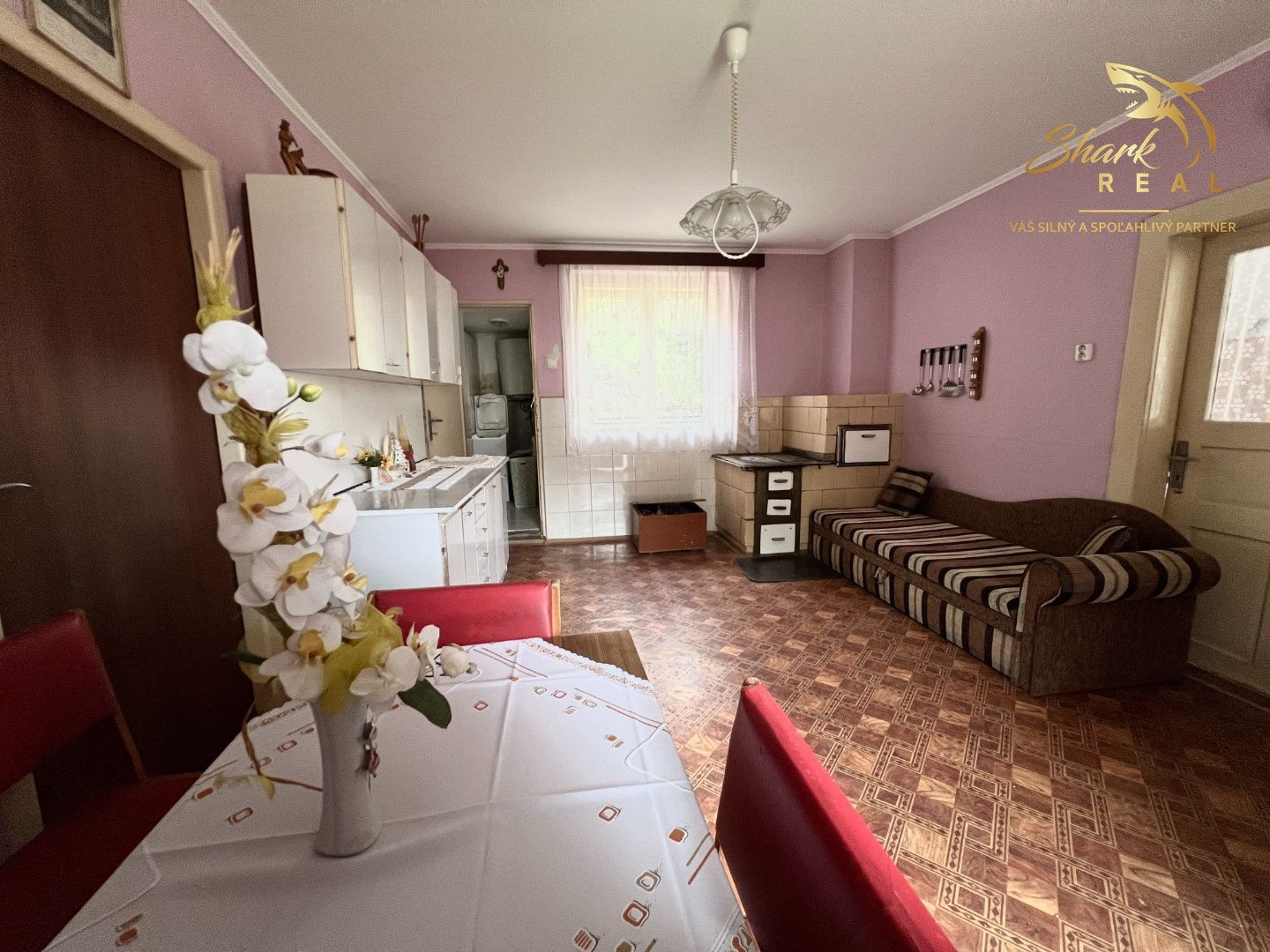 PREDANÉ - Chalupa pri potôčiku / Nová Baňa