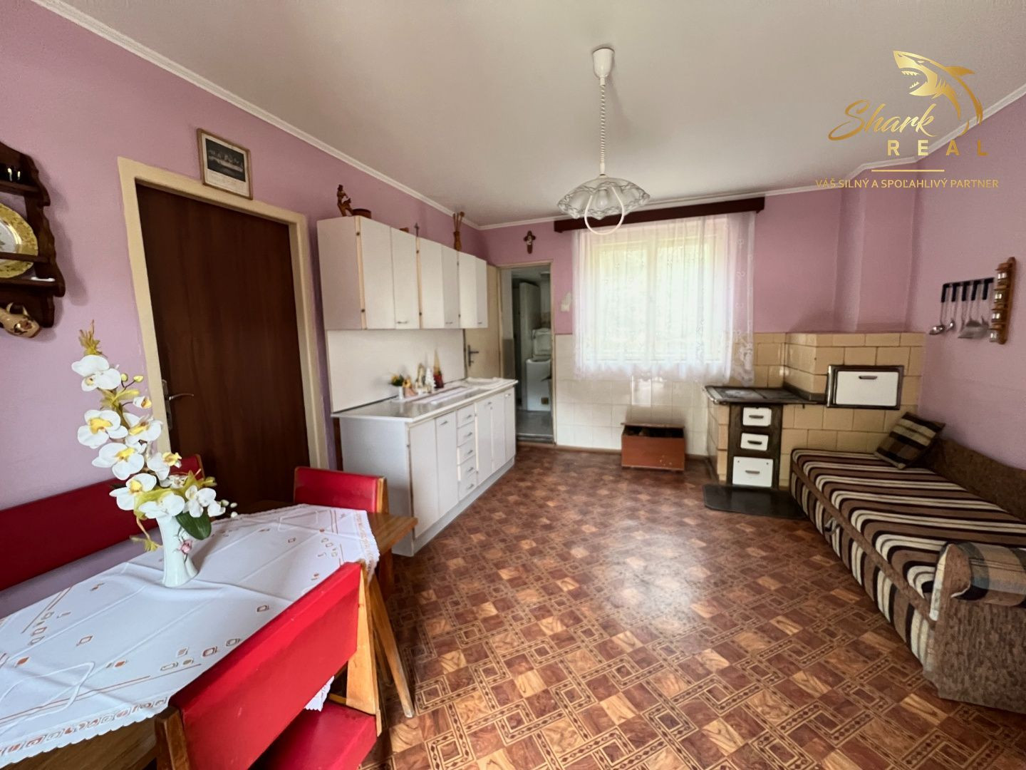 PREDANÉ - Chalupa pri potôčiku / Nová Baňa