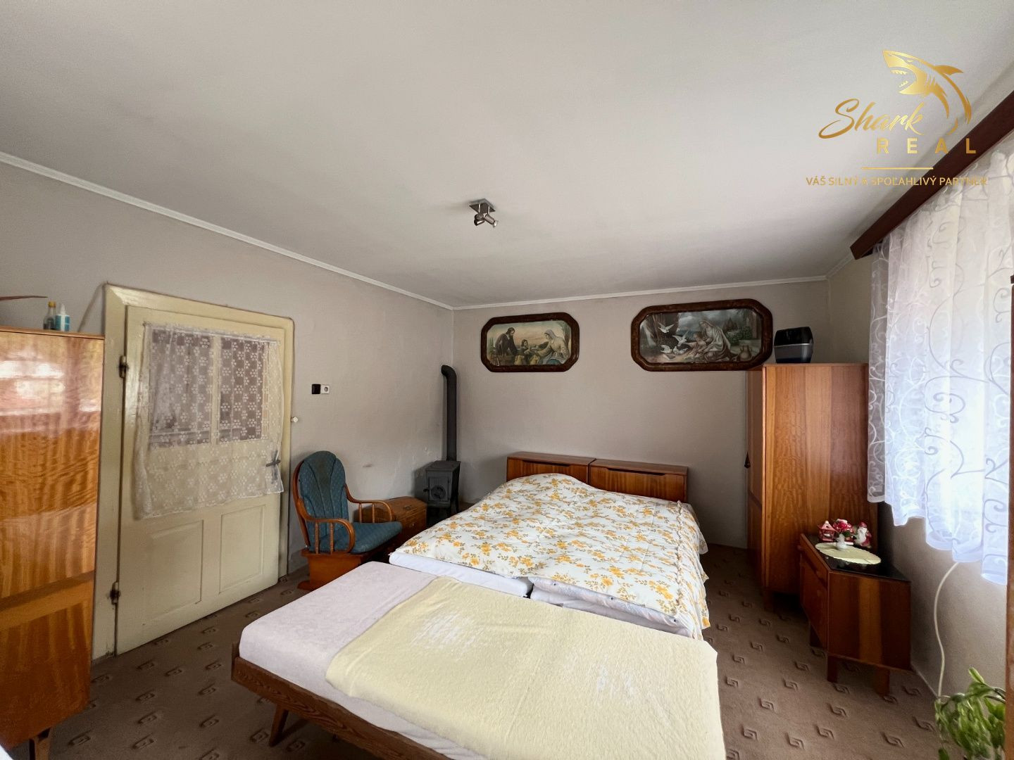 PREDANÉ - RD - Chalupa pri potôčiku / Nová Baňa