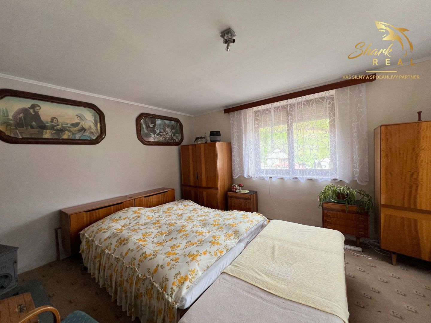 PREDANÉ - RD - Chalupa pri potôčiku / Nová Baňa