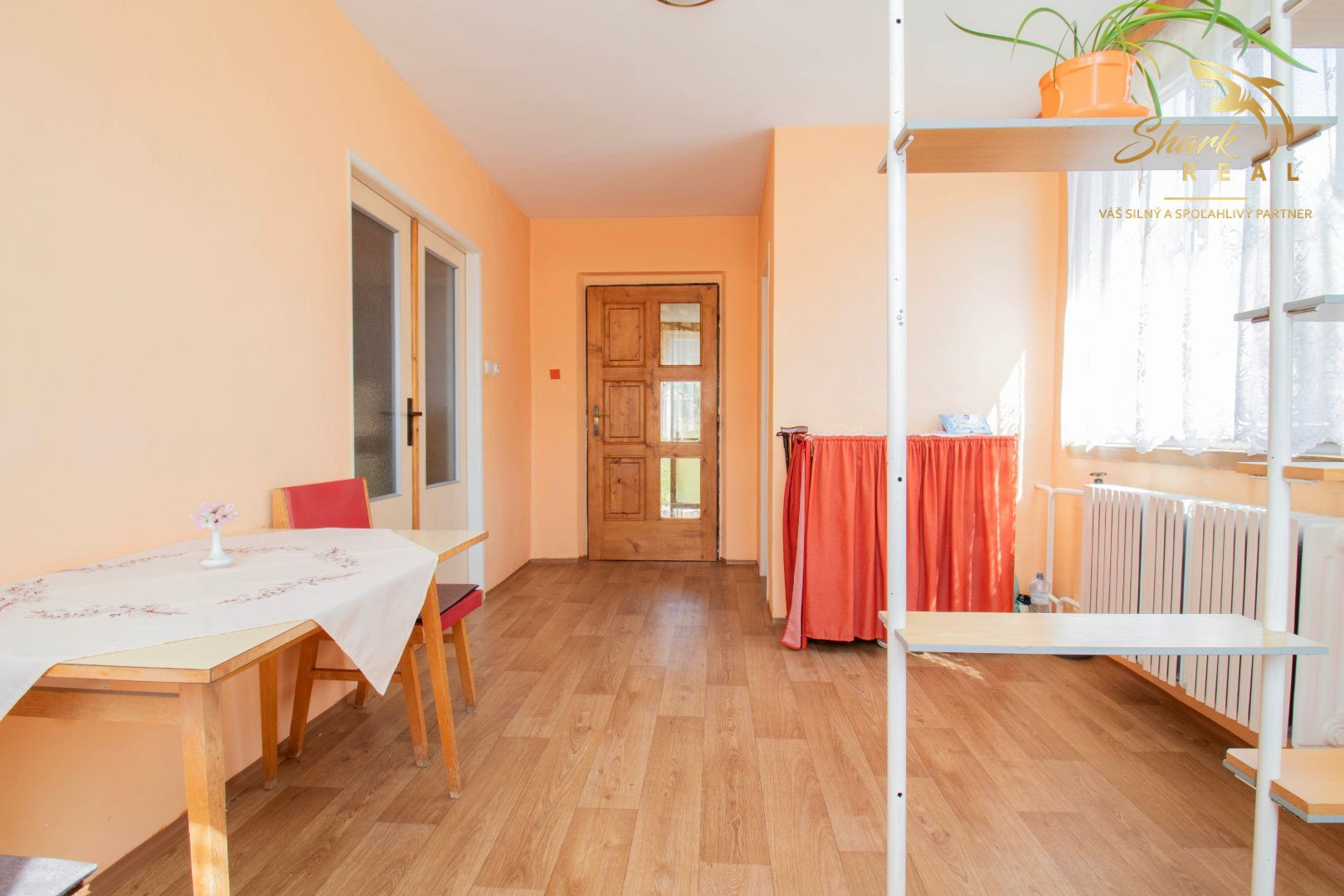 REZERVOVANÉ - Rodinný dom s rozľahlým slnečným pozemkom