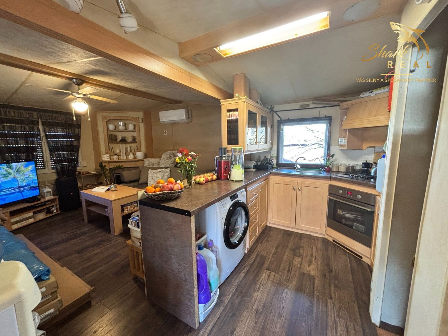 Záhrada s mobilným domčekom