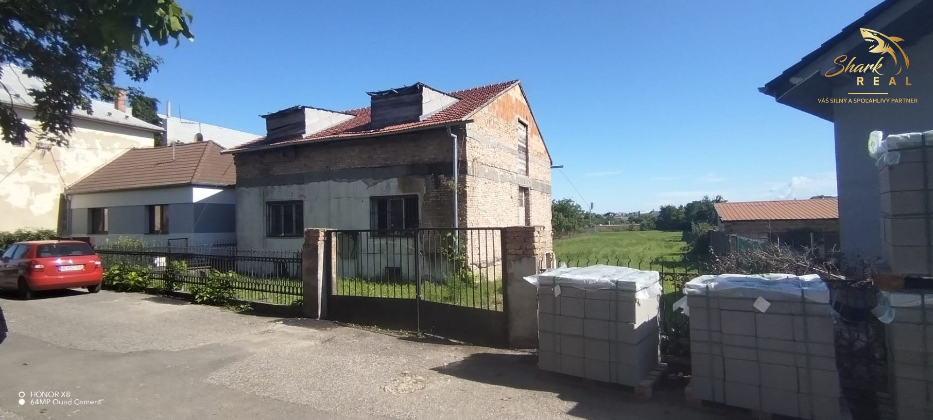 Pozemok ideálny na výstavbu 2 rodinných domov