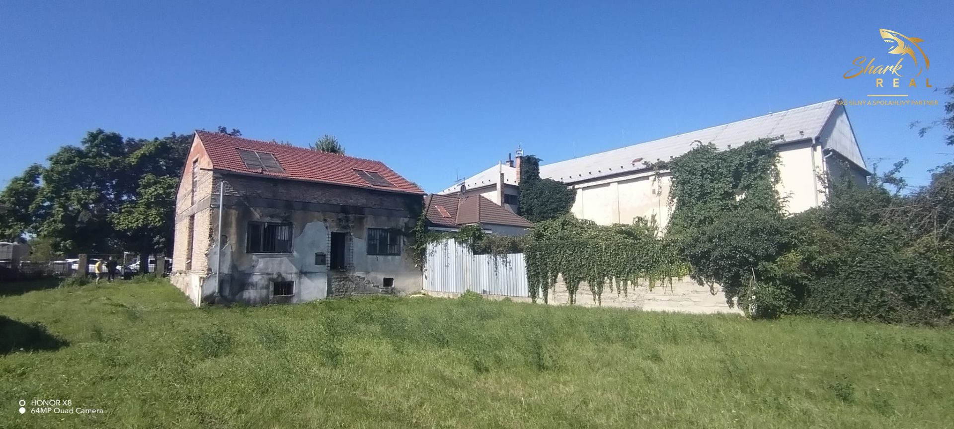 Pozemok ideálny na výstavbu 2 rodinných domov