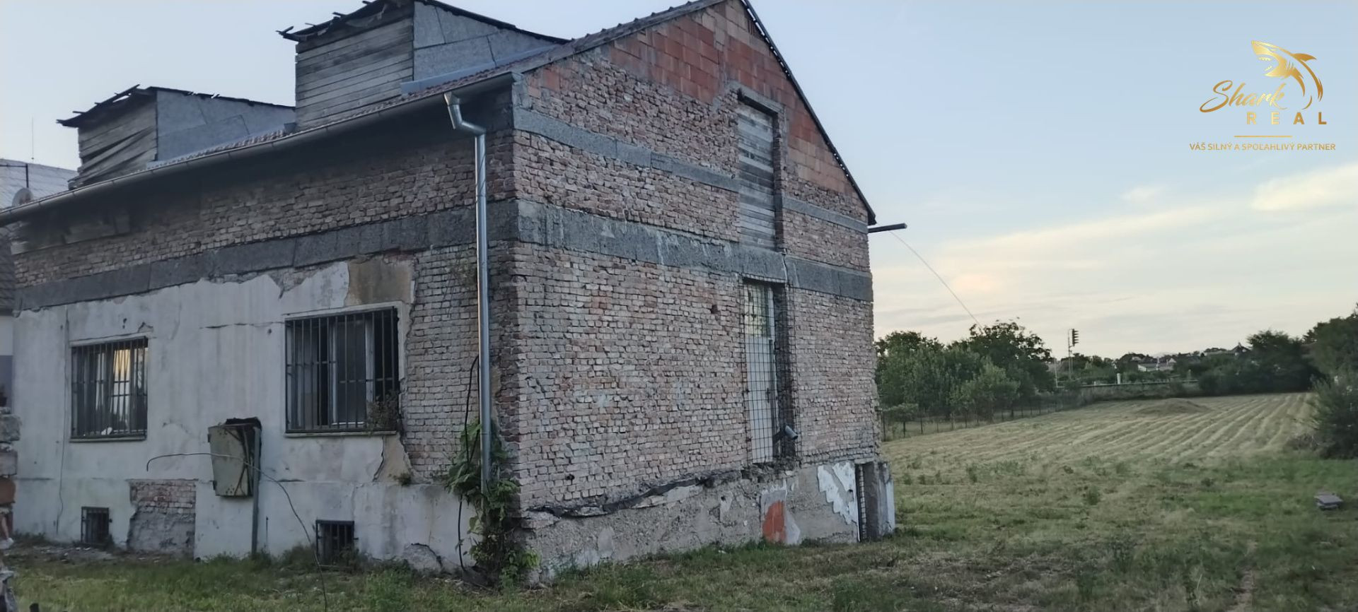 Pozemok ideálny na výstavbu 2 rodinných domov