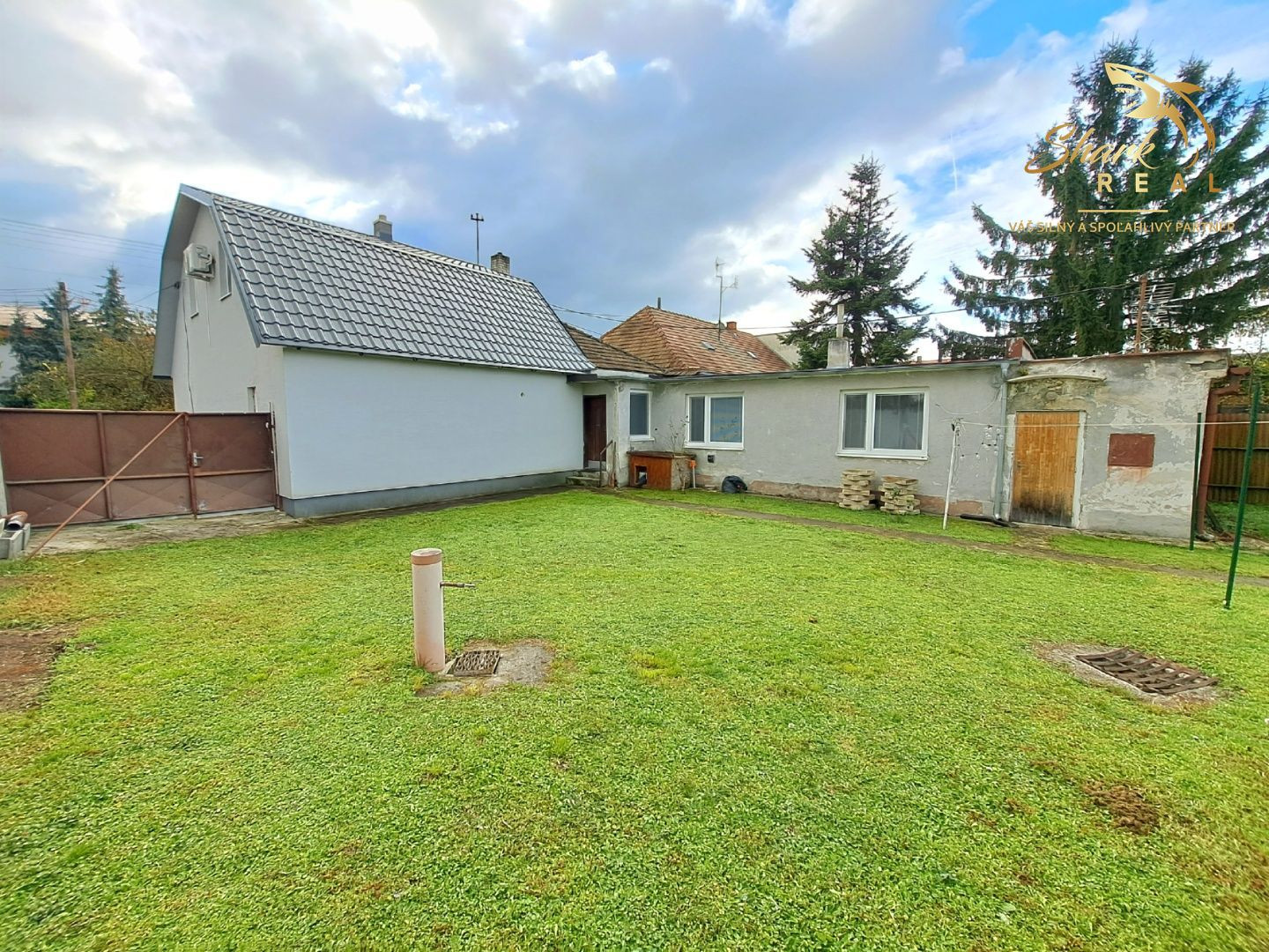 Starší domček s krásnym pozemkom