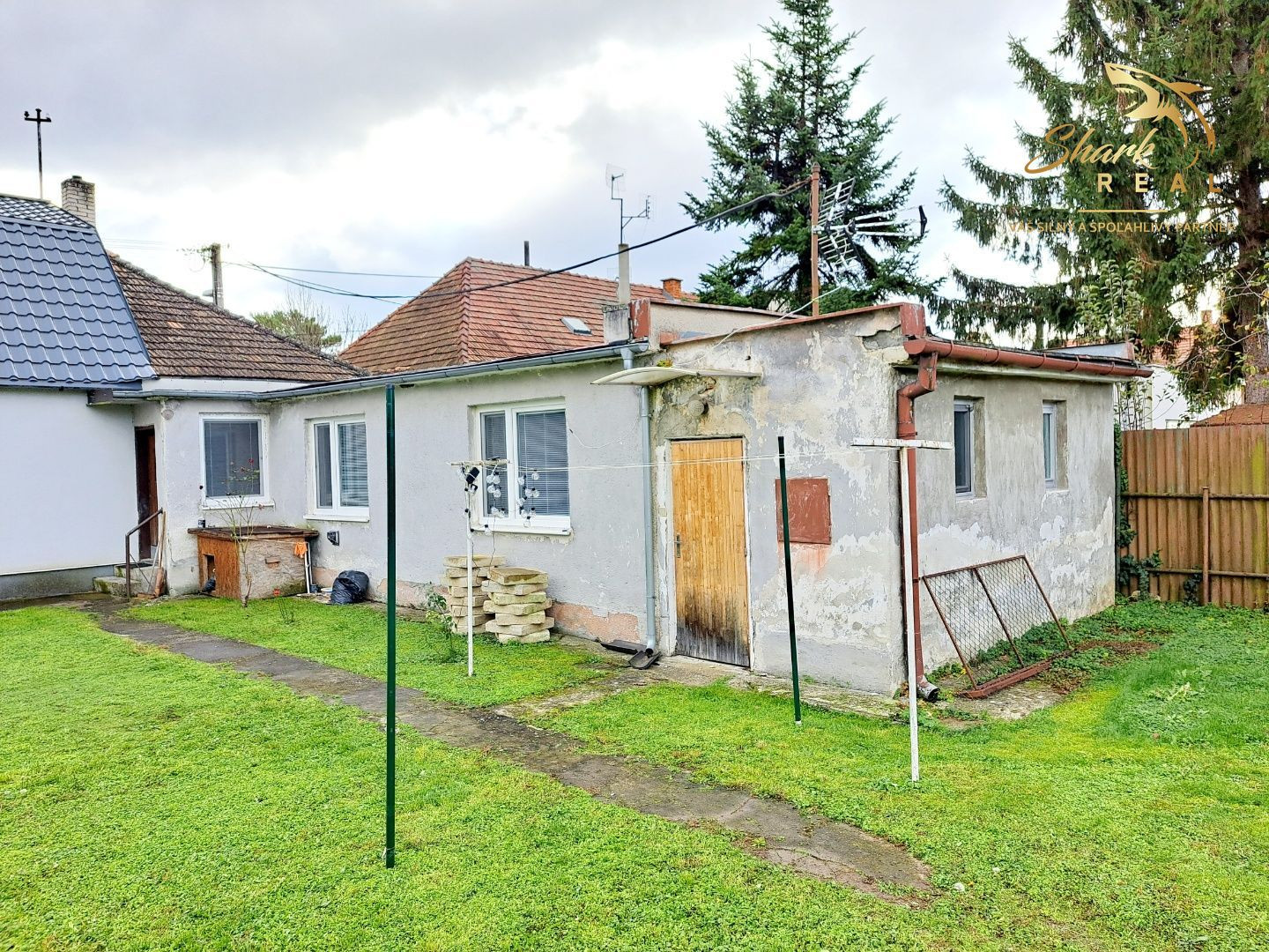 Starší domček s krásnym pozemkom