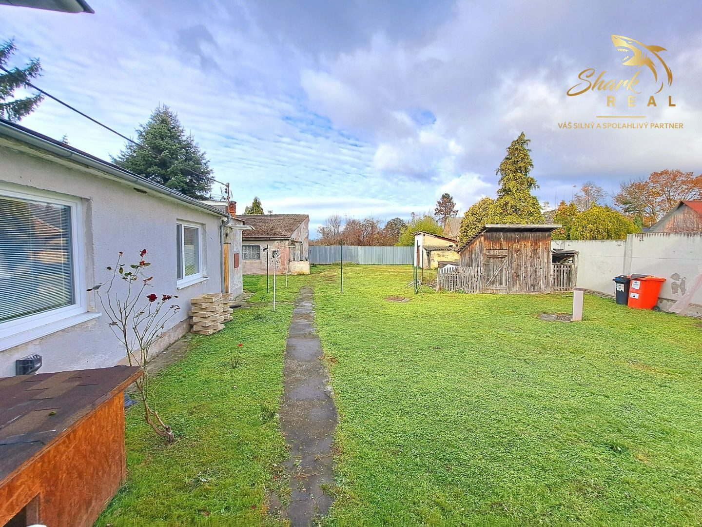 Starší domček s krásnym pozemkom