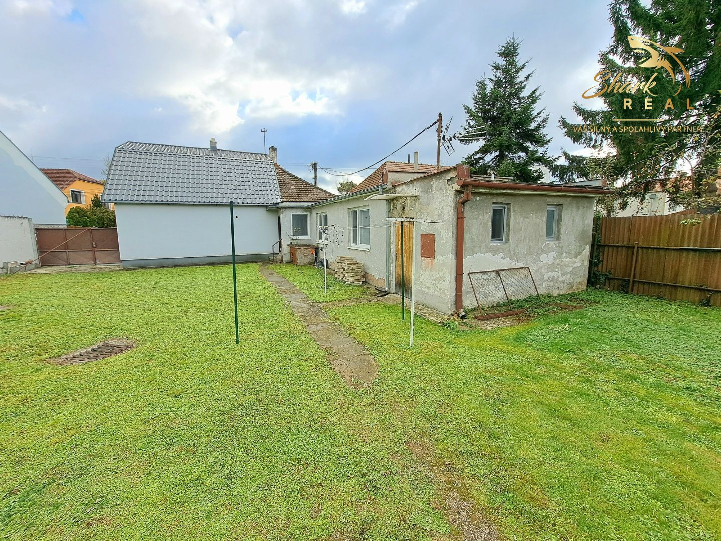 Starší domček s krásnym pozemkom