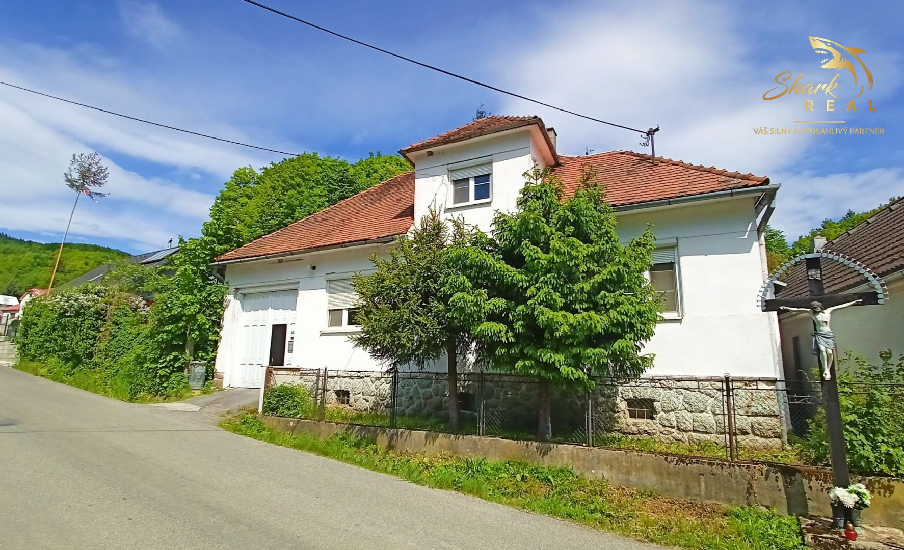 Nová cena! Zaujímavý rodinný dom v nádhernej prírode