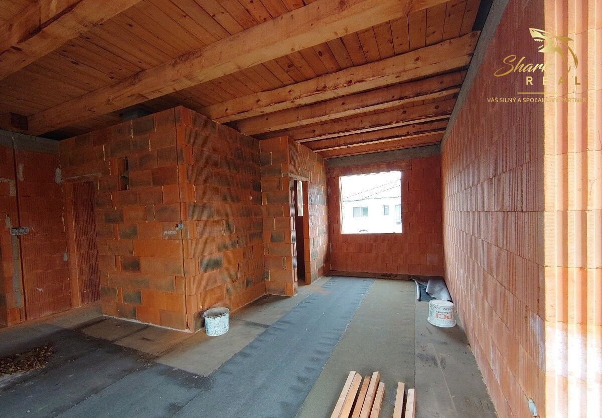 Na predaj 4 izbová novostavba v Malom Lapáši