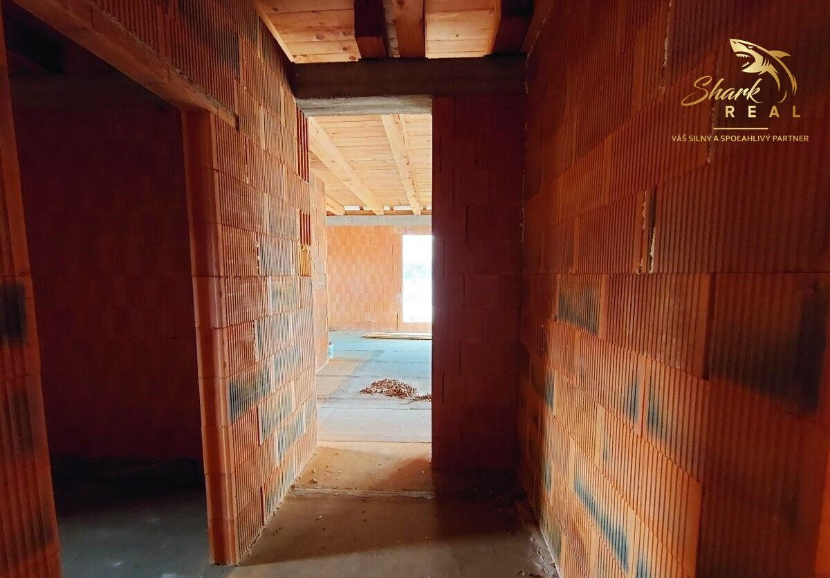 Na predaj 4 izbová novostavba v Malom Lapáši