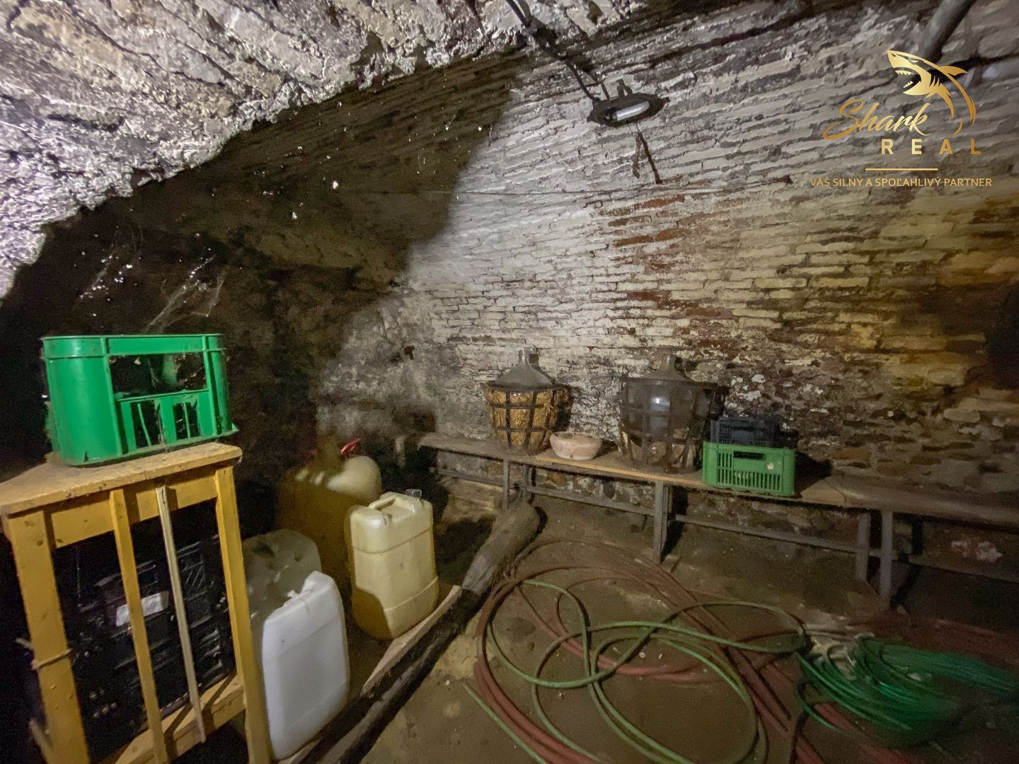 Znížená cena - Jedinečná príležitosť - Historický vinársky dom v samotnom srdci Pezinka